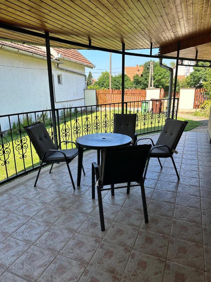 Cozy Garden Apartman Apartment Gyula Ngoại thất bức ảnh