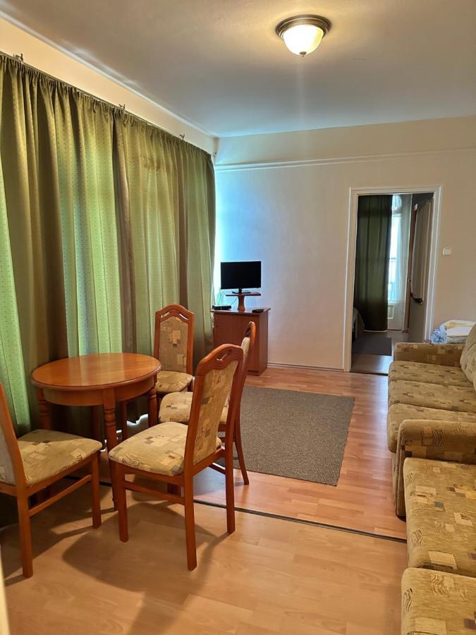 Cozy Garden Apartman Apartment Gyula Ngoại thất bức ảnh